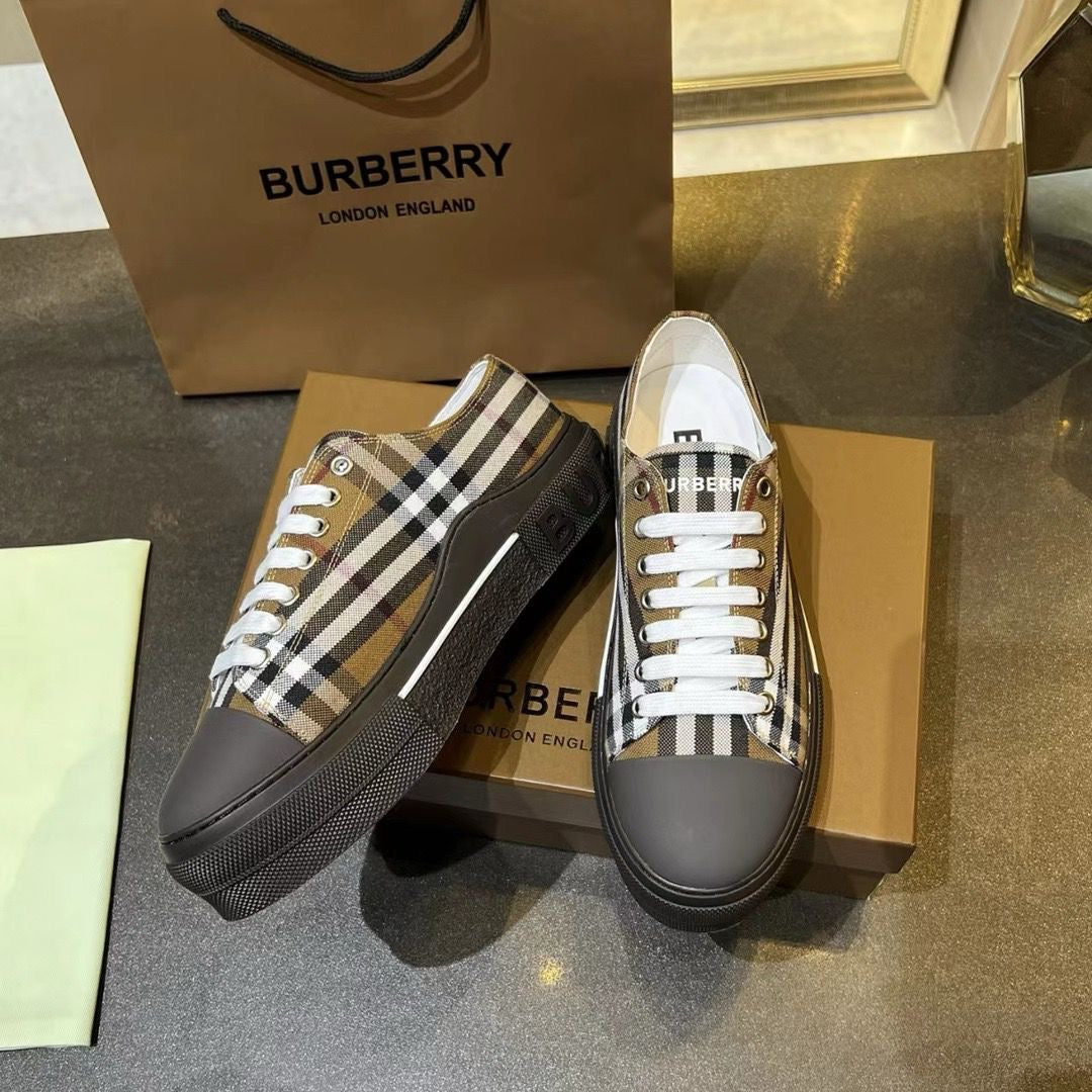 Burberry Vintage Check