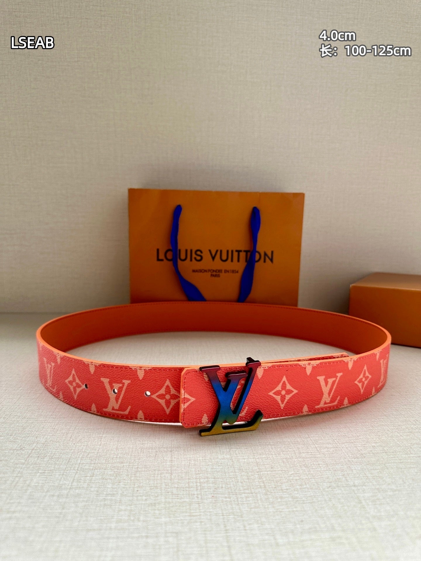 Cinto LV Louis Vuitton em pele