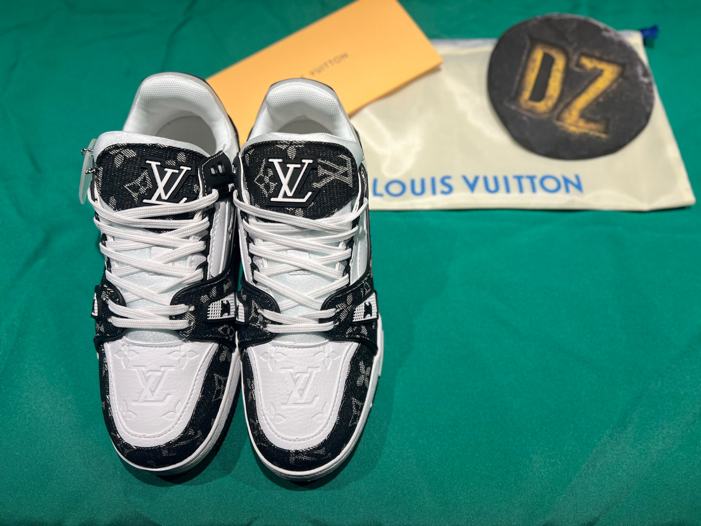PROMOÇÃO LV Louis Vuitton Trainer tam. 41