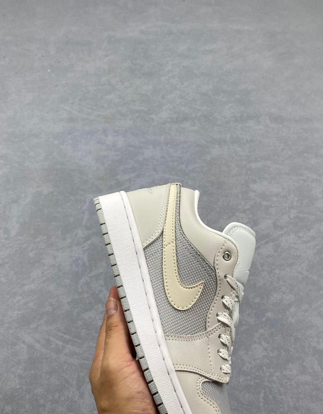 Air Jordan 1 Low SE "Off White/Soft Pearl"