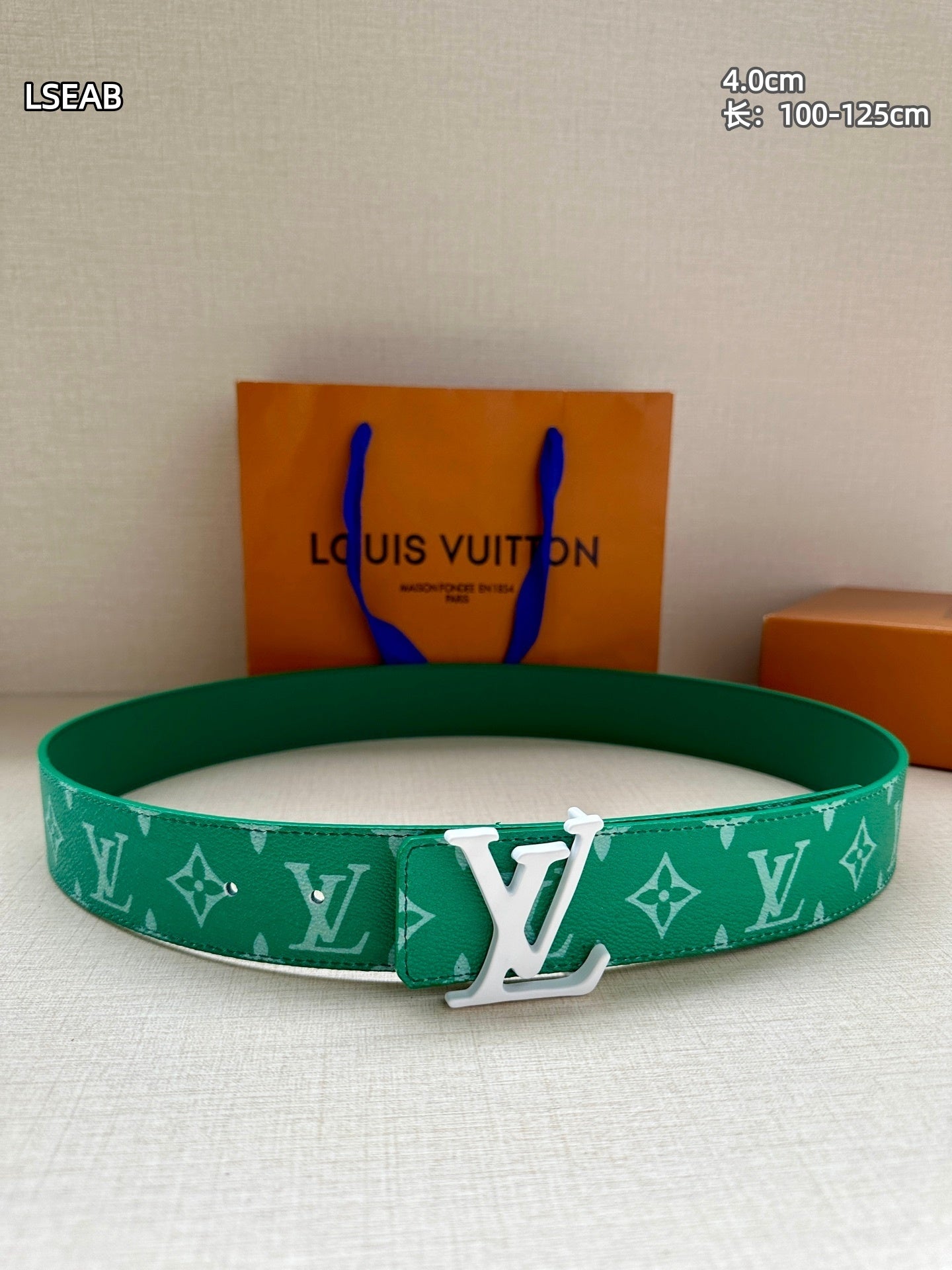 Cinto LV Louis Vuitton em pele