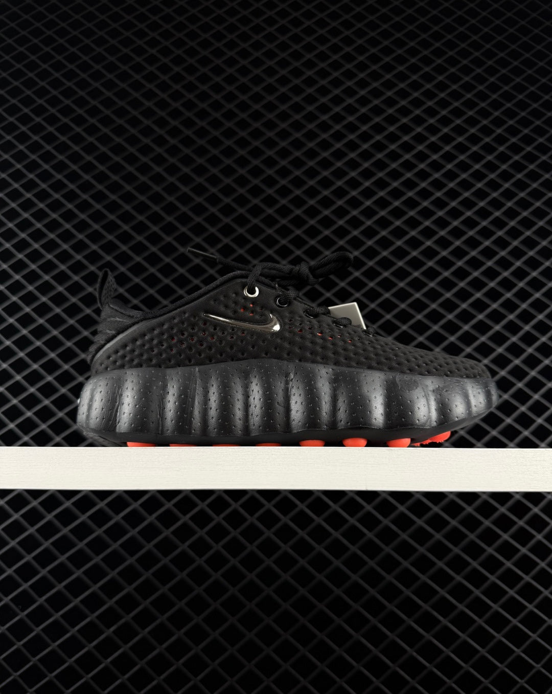 Nike Mind 002 — Black Hyper Crimson