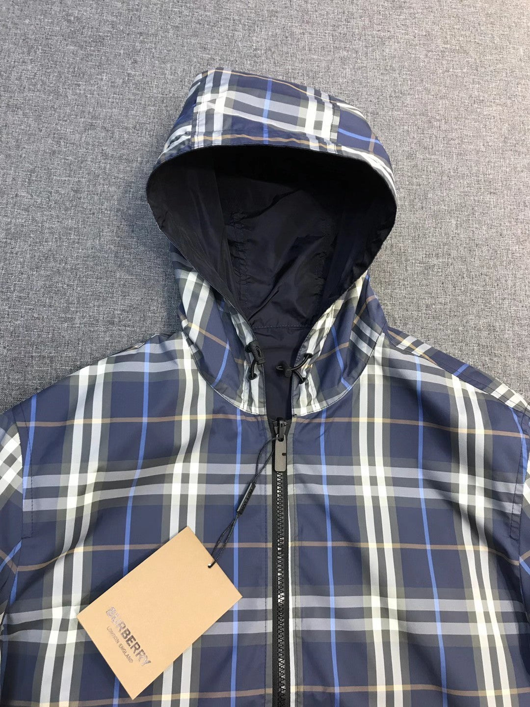 Casaco Burberry reversível modelo Newport