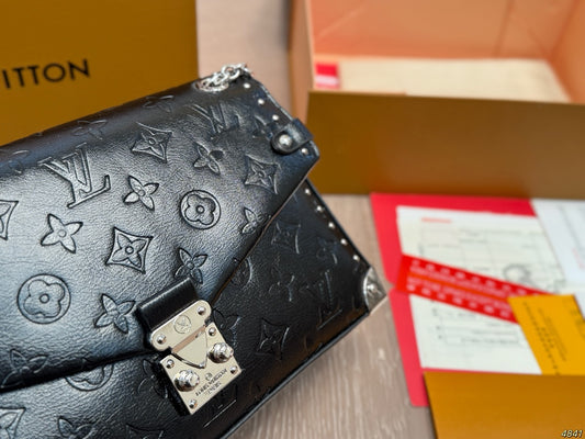 LV Louis Vuitton Pochette Métis