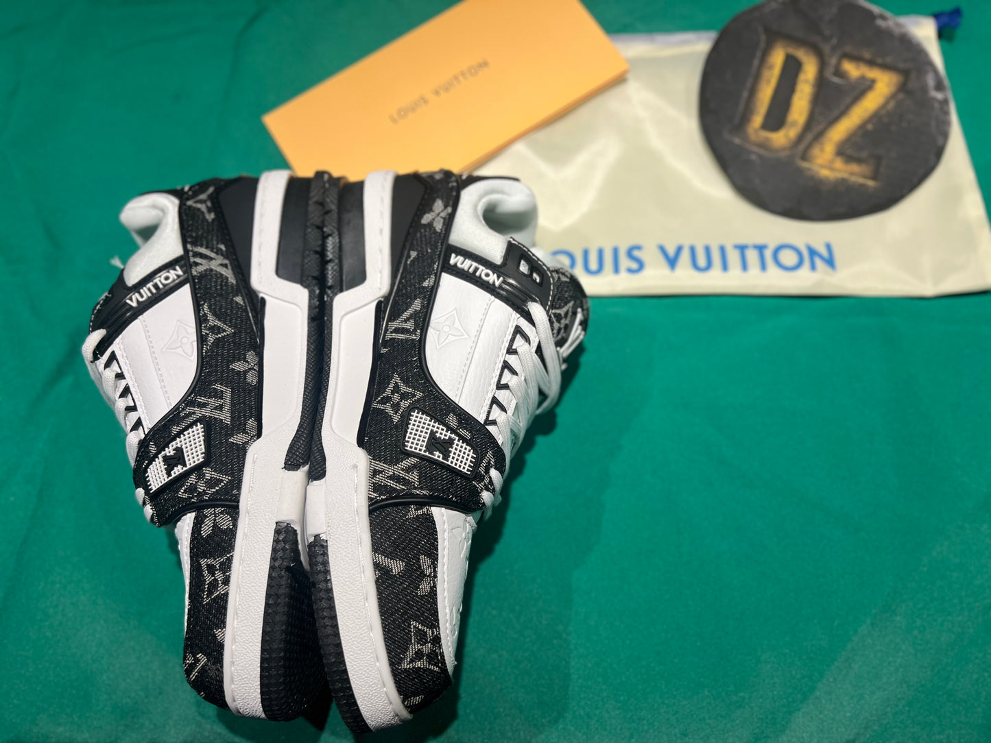 PROMOÇÃO LV Louis Vuitton Trainer tam. 41