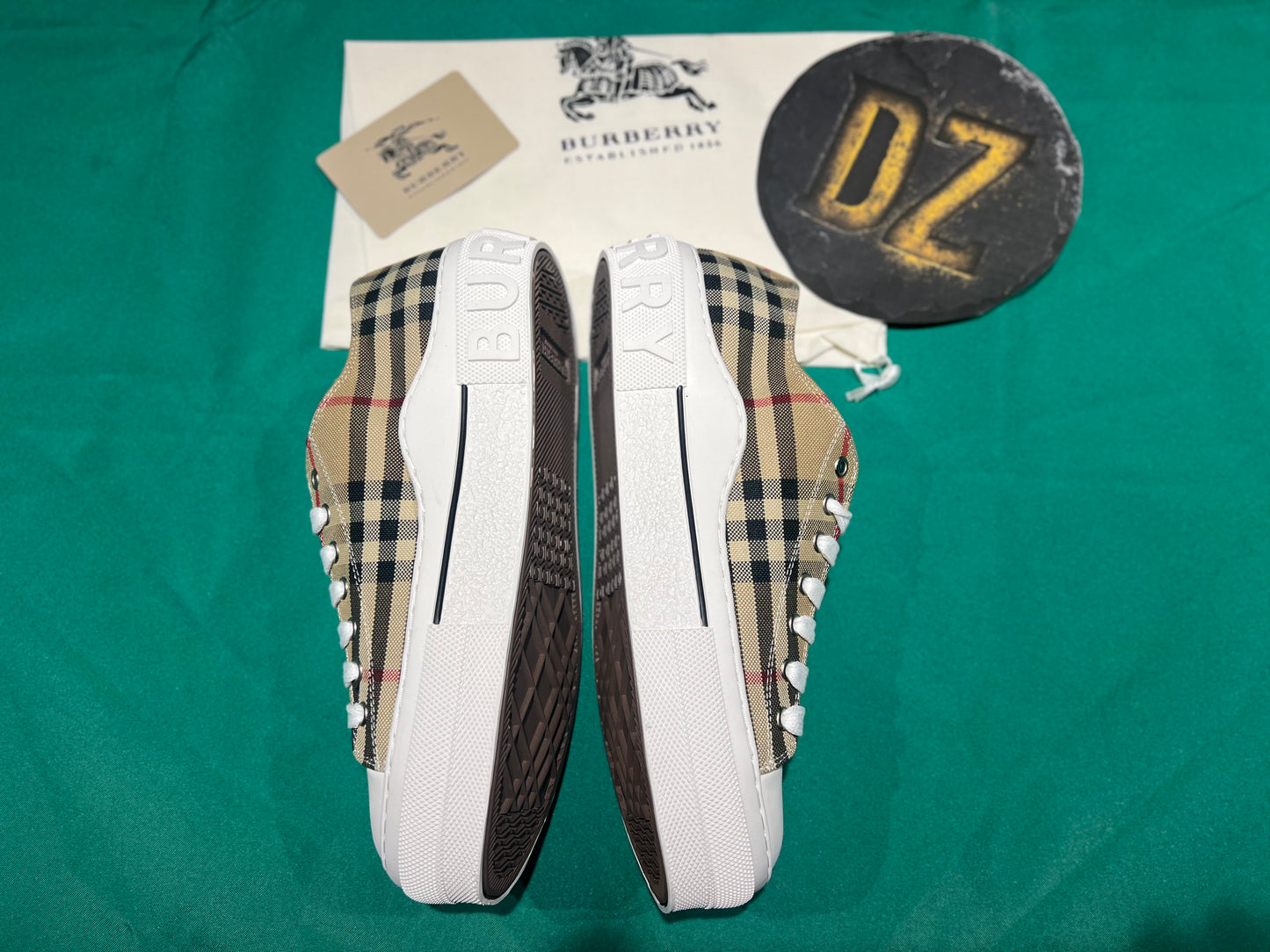 SALE Burberry Vintage Check size 39