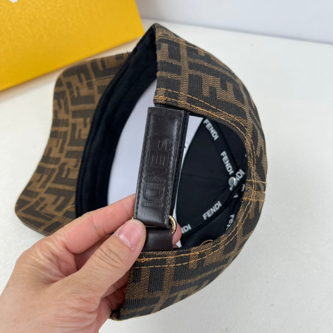 Boné Fendi