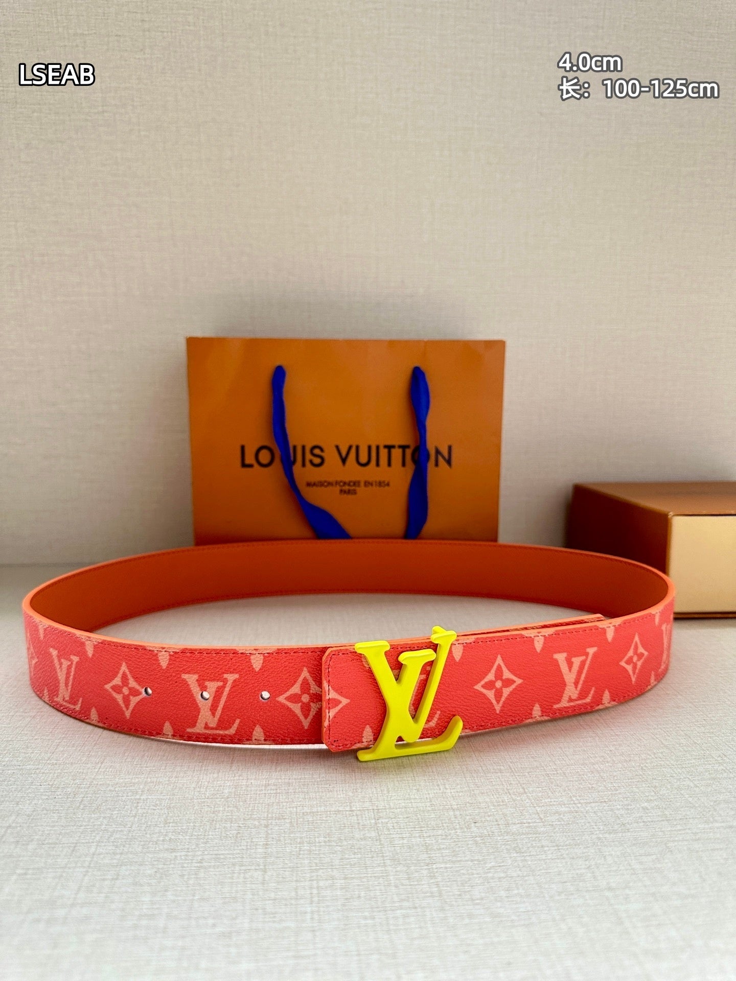 Cinto LV Louis Vuitton em pele
