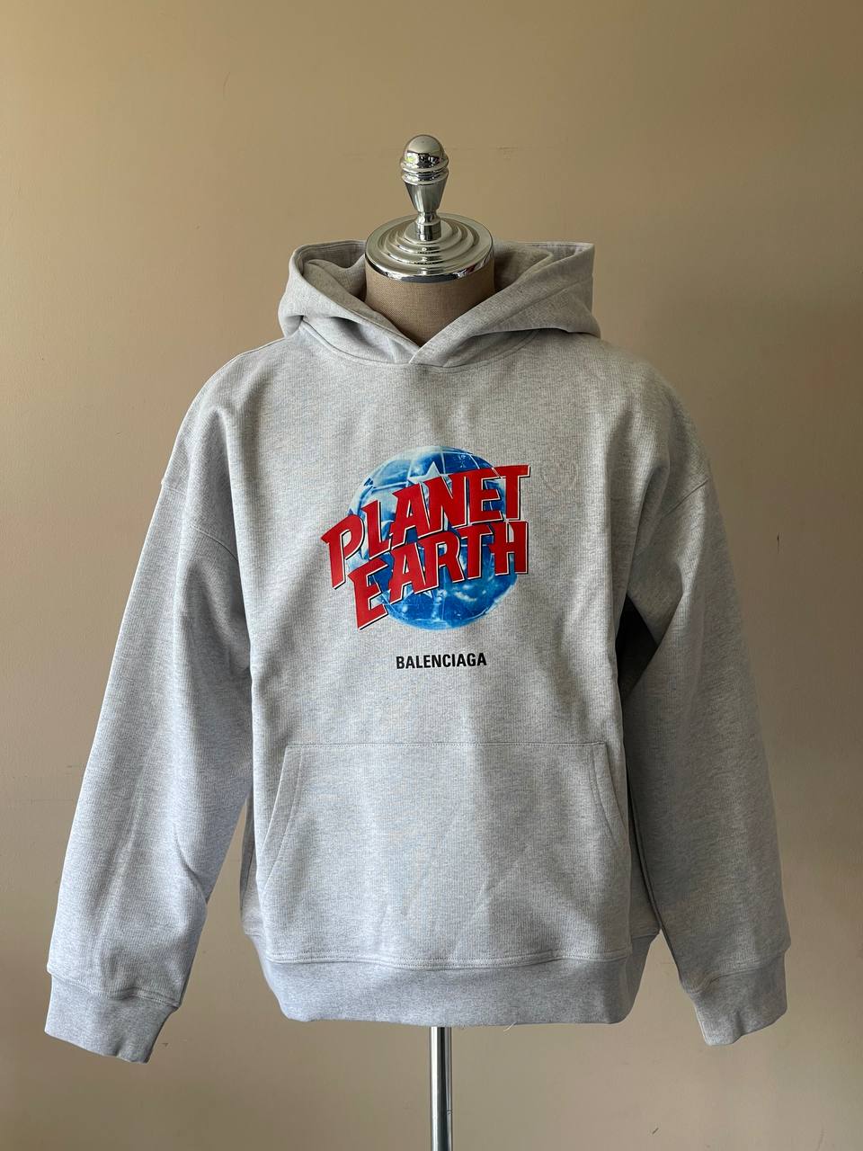 Sudadera Balenciaga "Planet Earth"