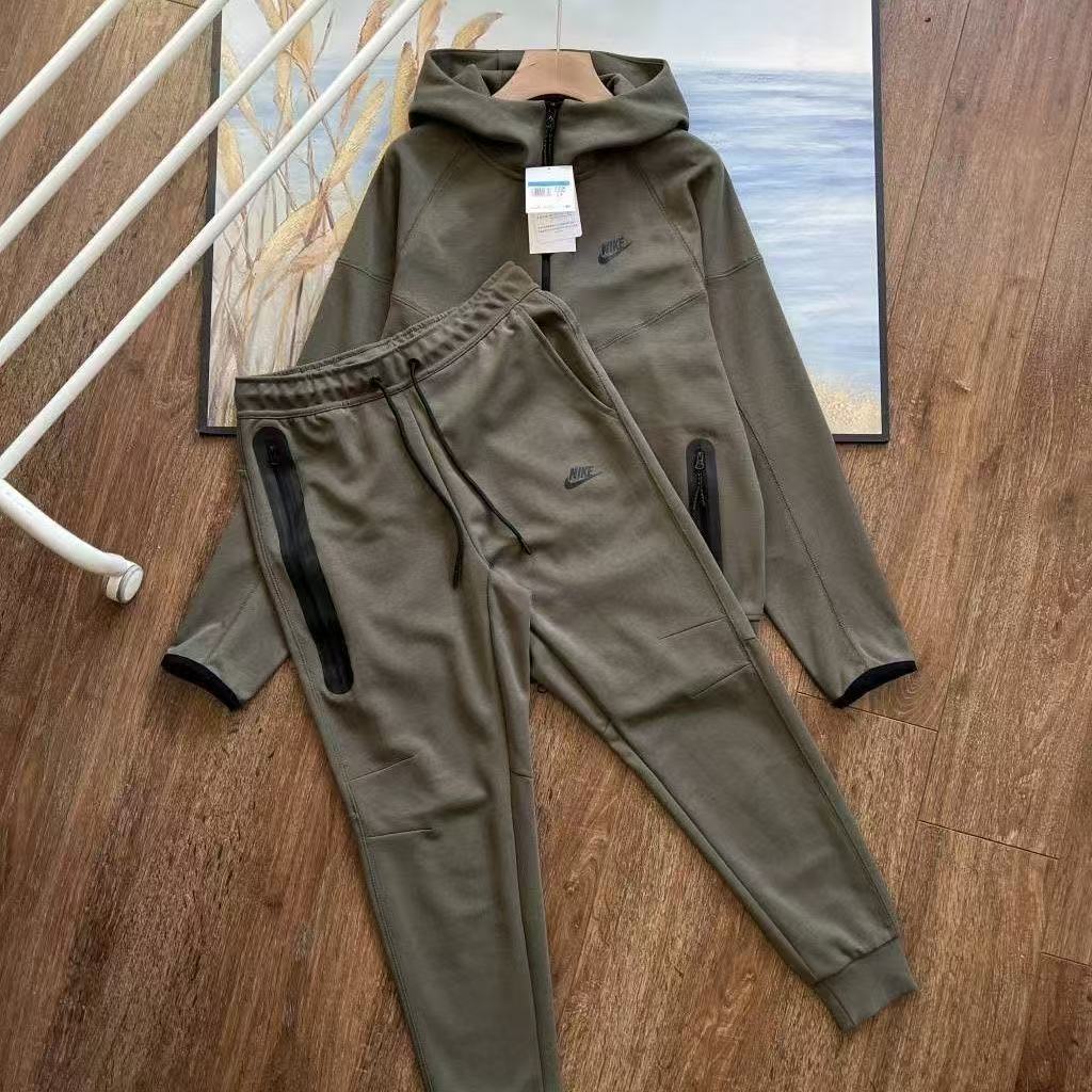 Conjunto Nike Tech