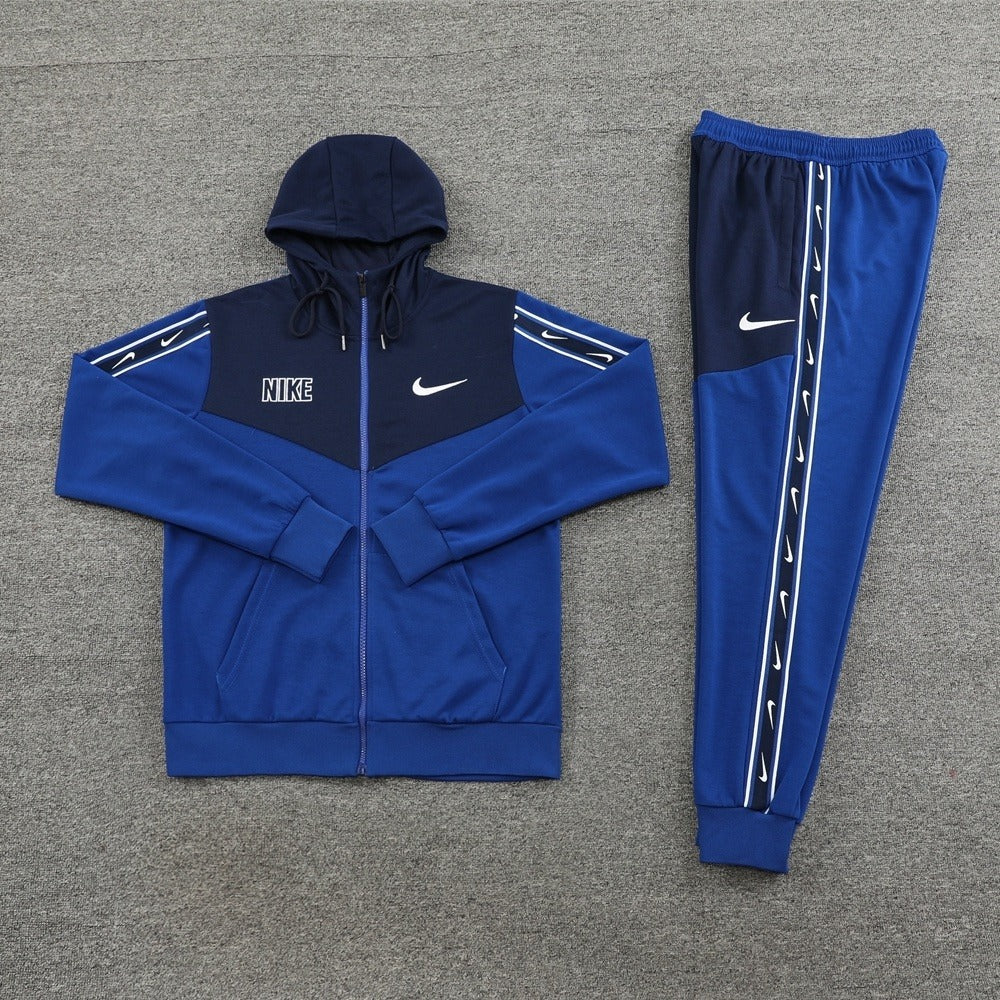 Conjunto Nike Repeat