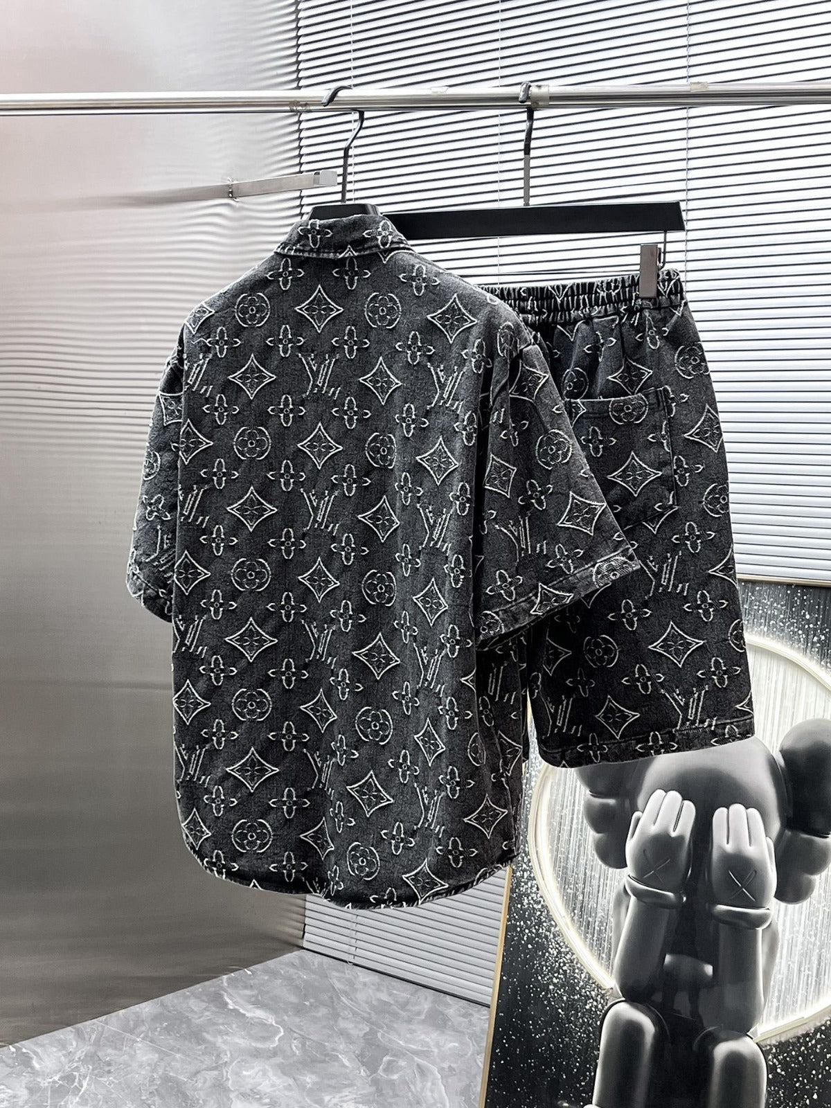 Conjunto LV Louis Vuitton monograma LV em ganga