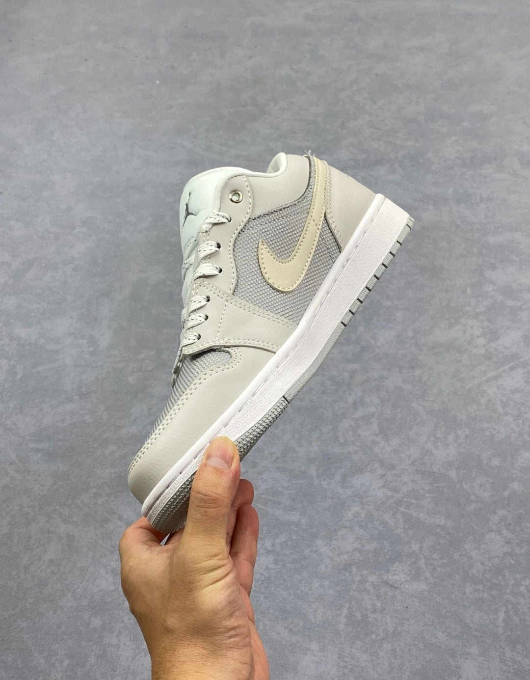 Air Jordan 1 Low SE "Off White/Soft Pearl"