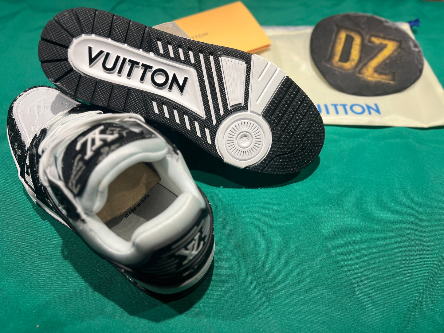 PROMOÇÃO LV Louis Vuitton Trainer tam. 41