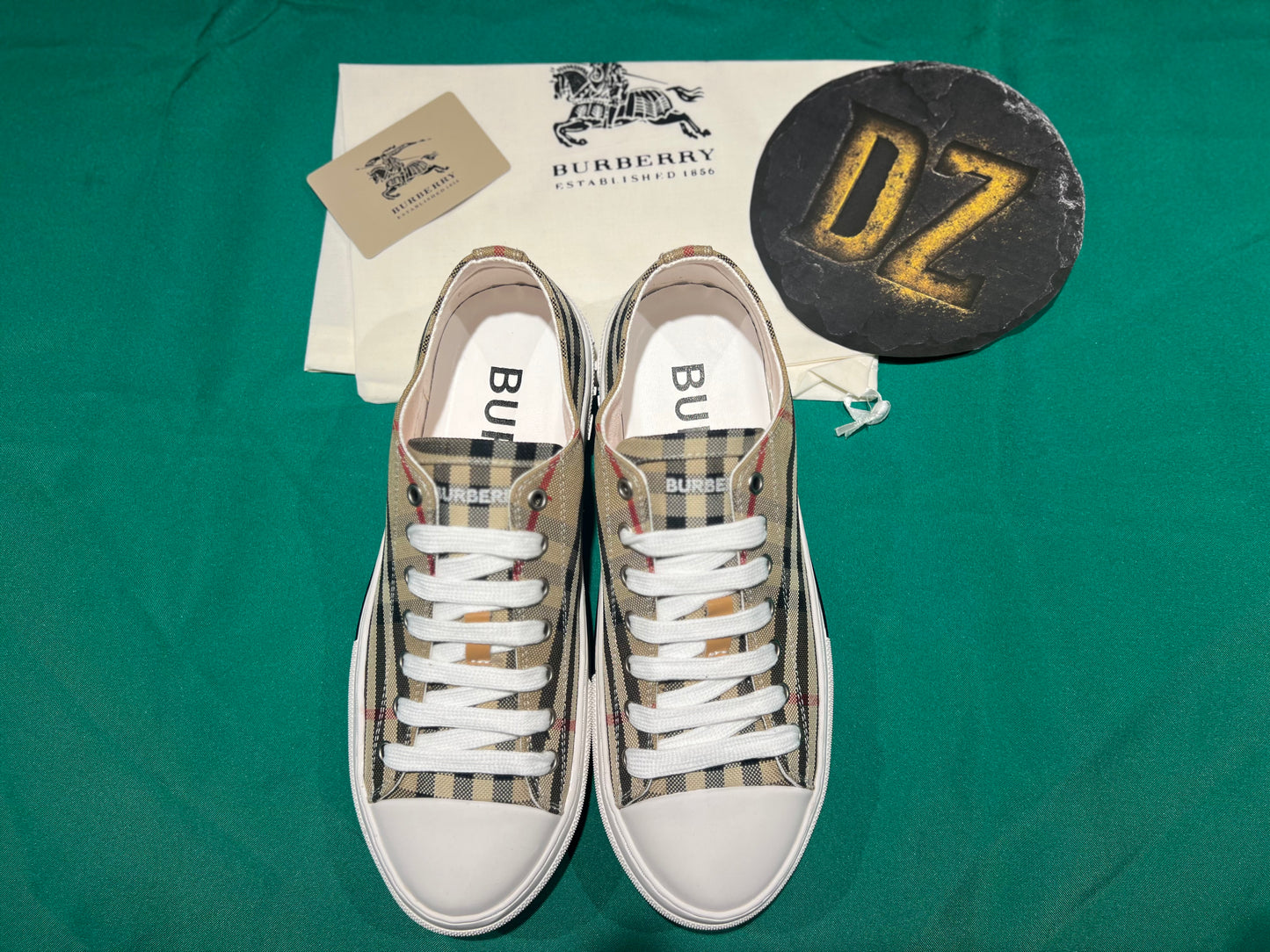 SALE Burberry Vintage Check size 39