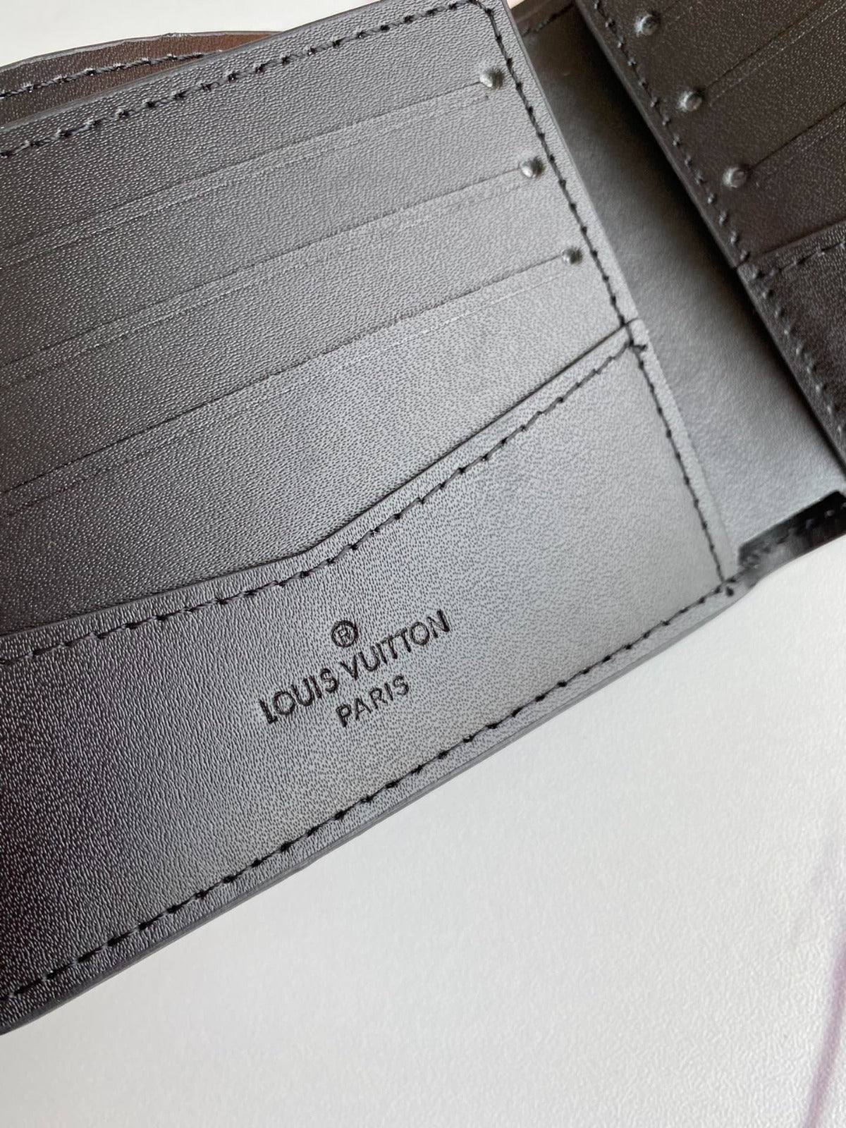 Carteira em pele LV Louis Vuitton