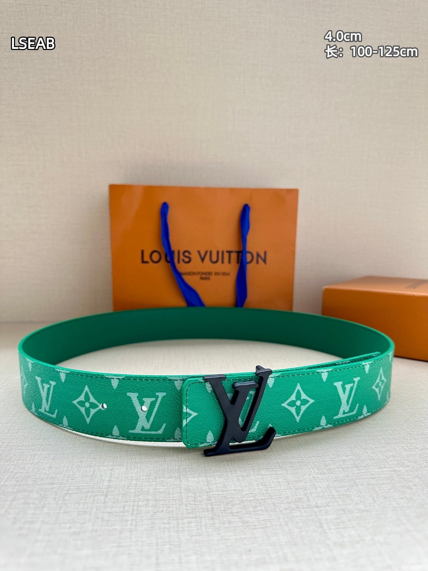 Cinto LV Louis Vuitton em pele