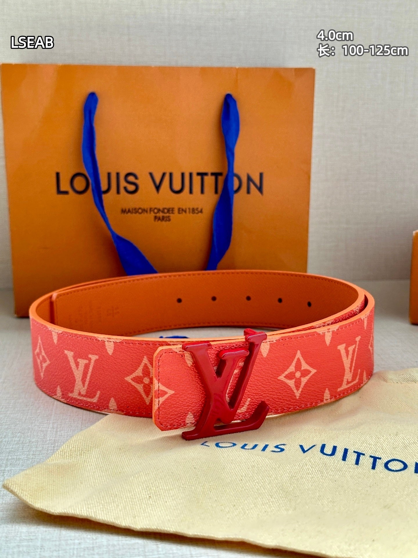 Cinto LV Louis Vuitton em pele