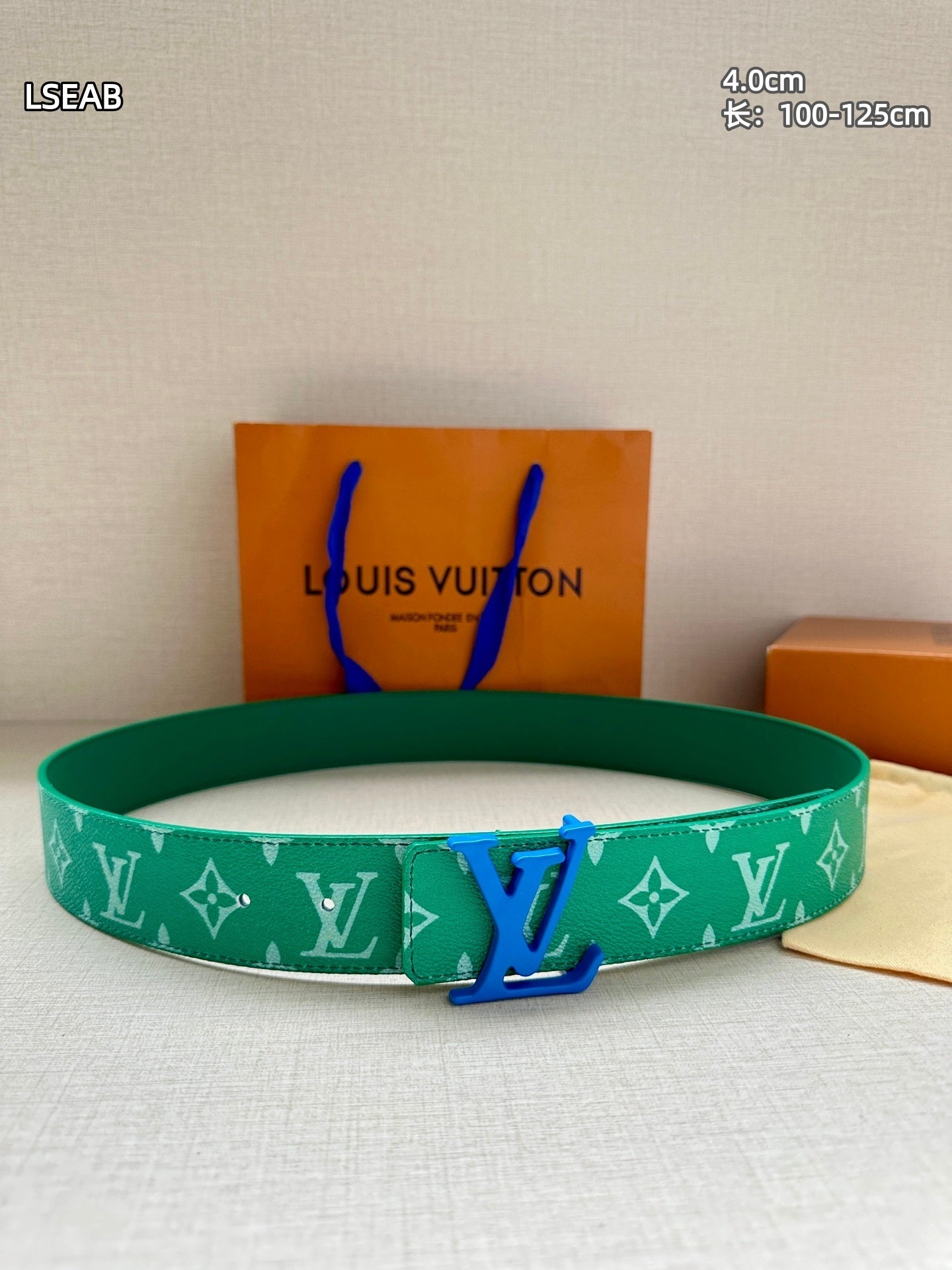 Cinto LV Louis Vuitton em pele
